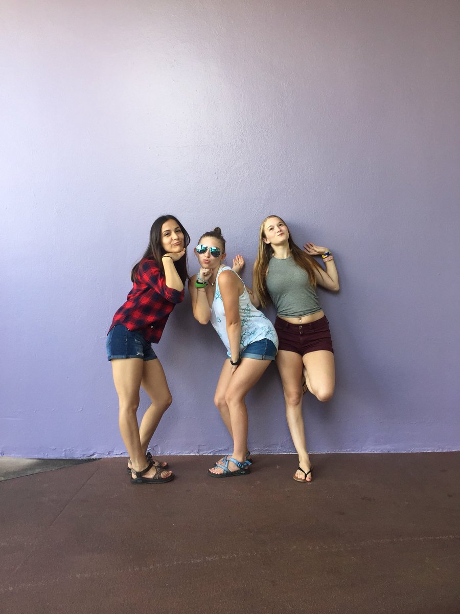 mariahhughes3's tweet photo. @hqtrivia @hqtrivia #HQDisney me and my #WODSQUAD are ready to take on Disney Trivia tonight!! #DCPFall17 @tarasalazar03 @katelynlipson @PresidentRuiz @CarolineCroninn https://t.co/X9IxPdG90t