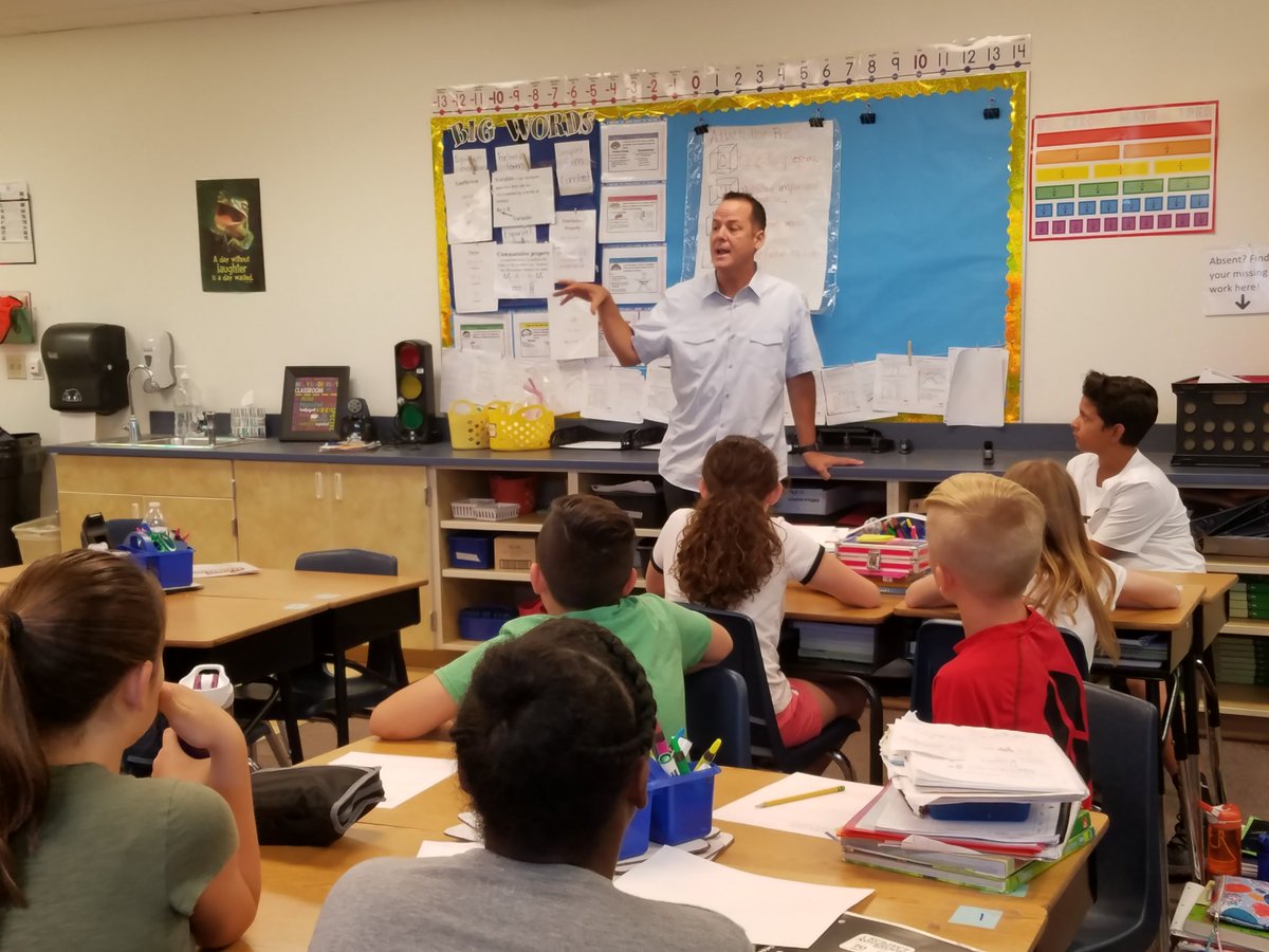 azedfoundation's tweet photo. AND THIS!
Representative Jeff Weninger visited T. Dale Hancock Elem. w/ 6th Grade Teacher Kathleen Villaorduna for #TYLTSAZ on Monday.
Best parts? Q/A w/staff, Rep. Weninger leading students in a mock House comm. meeting, + reading to K5. cc: @ChandlerUnified https://t.co/SAMKdWkQ69