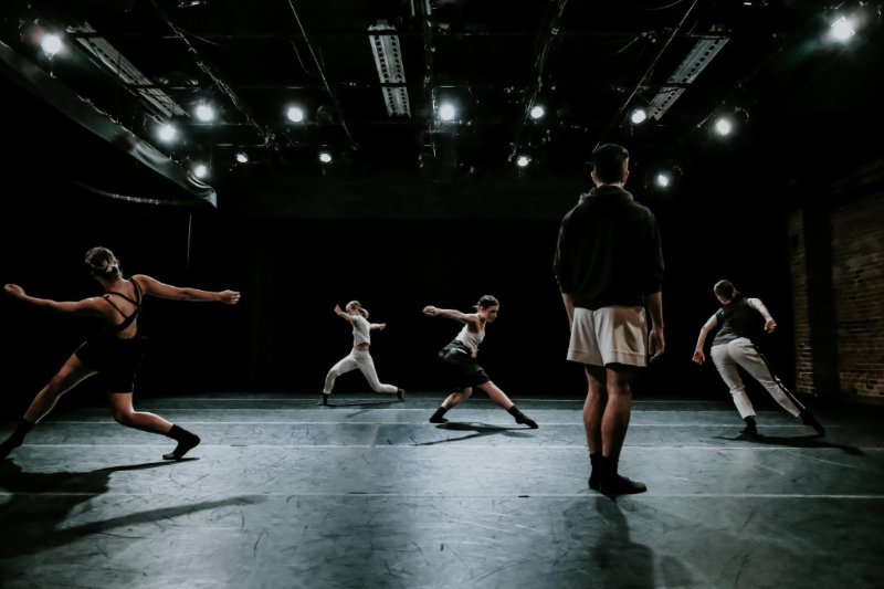 VDCseattle's tweet photo. Not one, not two, but THREE shout-outs to Velocity this week in @seattletimes , this time on our bargain ticket prices! Take advantage and come tonight to see #NewDancesII with new works by #TomWeinberger, @SidraBellDance + @katewallich! // #YC2 SEP 20-23 @VDCseattle https://t.co/OPJlY8axEW