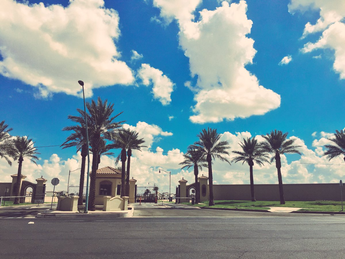 CharisMillan's tweet photo. Cloudy kind of day. โ
๏ธ
#SkyObsession https://t.co/JDDLIerbjG