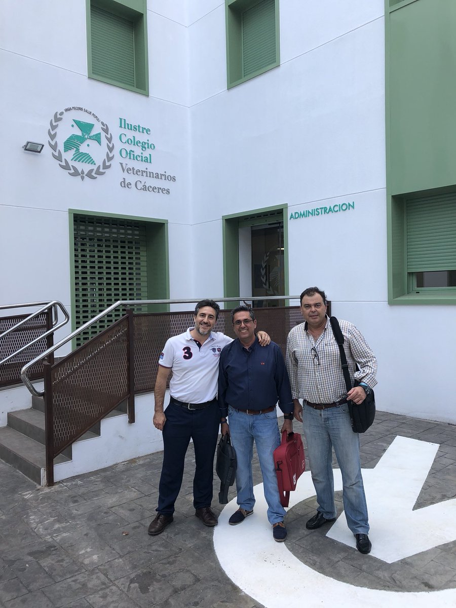 mascoderm_cv's tweet photo. Hoy en Cáceres para impartir un taller de citología cutánea y auricular. #ecuphar #mascoderm #mascotas_cv #juanfranvet https://t.co/yYu8aMOnPv