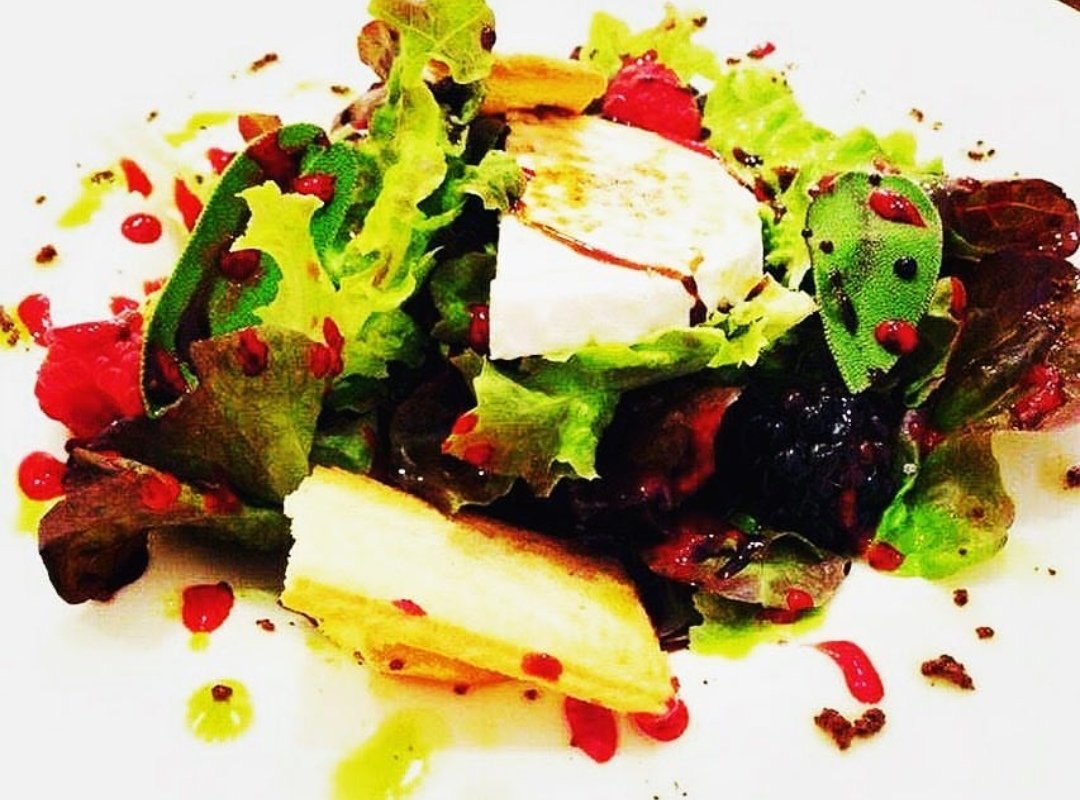 JaDs2306's tweet photo. Warm goat cheese salad!
.
.
#IG ⬇️
@jads_call_me_jaypot23 #goatcheese #foodie #salad #cheese #foodporn #food #yummy #delicious #yum #healthyfood #instafood #vegetarian #organic #goat #foodphotography https://t.co/tNQsDTjj1E