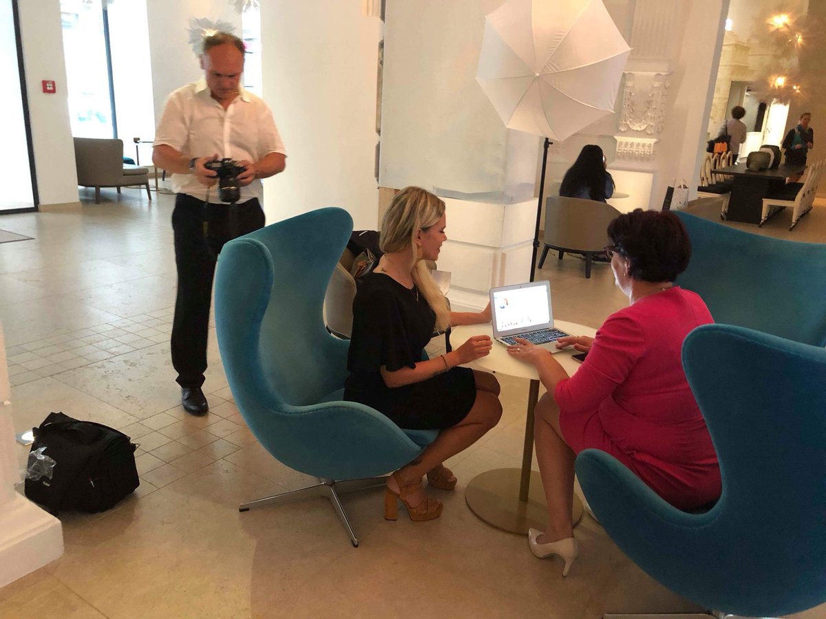 PetraPolk's tweet photo. Was für schöne Tage in #Wien. Ich freue mich schon auf die nächsten Meetings hier. #expertin #netzwerkexpertin #keynotespeakerin https://t.co/kp5AvtoCES