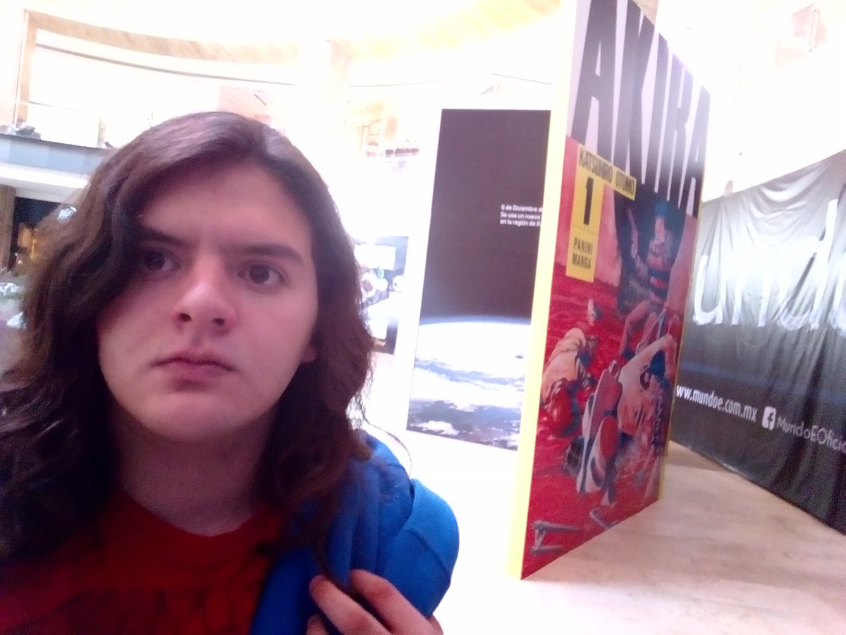 Ampanflo's tweet photo. Aquí en Mundo E con la portada gigante de Akira de @PaniniMangaMx. 
#AkiraEnPanini https://t.co/C4j0XTKVEJ