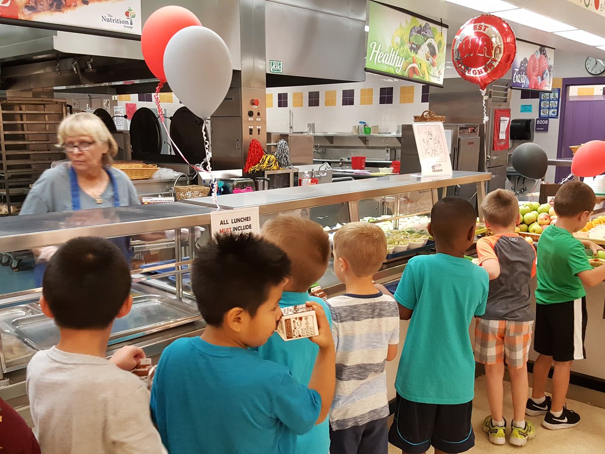 TNG_WestA's tweet photo. Day Three of Lunch 4 Life at West Allegheny Donaldson Elementary. Kindergarten students lined up for a cheesy meat ball hoagie along with a special treat, a cool cup of sherbet.
🙋♂️🙋♀️🍧
#momentsmatter
#Lunch4Life
#TNGFeedskids
#TNGFoodFun
#WACares
#WeAreTNG https://t.co/Kgs0SrFE86