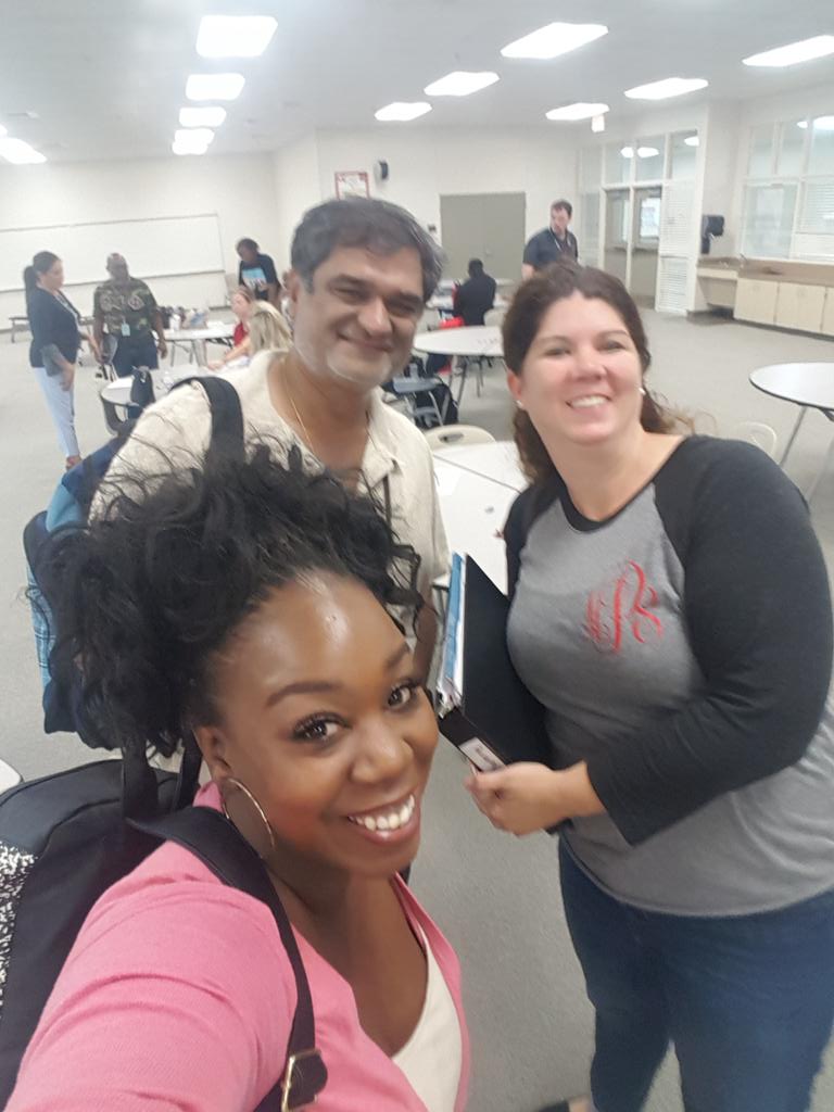 diva_education's tweet photo. True leaders have the ability to not only lead, but to build strong leaders. So excited to be a Mentor and to help my campus grow in all aspects. ❤🖤🤘🏾
#CHISDTheLeadingChoice
#ThePermenterWay
#Longhornsup🤘🏾 https://t.co/VcnS9erH3Q