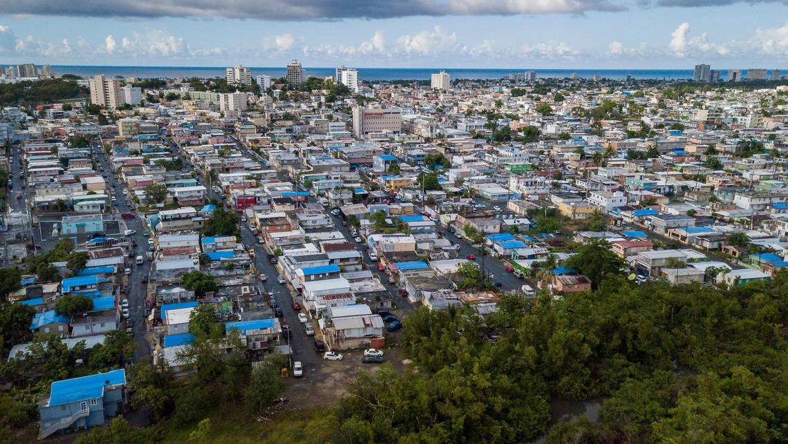 EbethO's tweet photo. Thoughts w/those dealing with #HurricaneFlorence, but #PuertoRico still needs our help. App client announcement coming tmrw re: helping those still struggling #HurricaneMaria aftermath. #TechCulture editors, ping me for inside scoop. >60k homes STILL have tarps roofs #BeatFever https://t.co/53U7F3h3du
