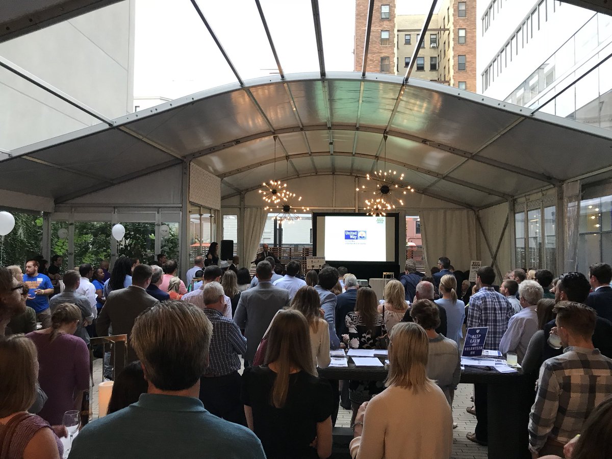 PeterBurakowski's tweet image. A perfect night for @UWBEC’s #pitch10!