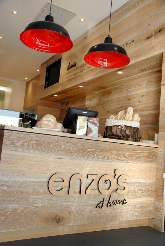 SatelightDesign's tweet image. Get the industrial look with our Flukte pendant lights.  These beauties are finished in red and black for Enzo&apos;s at Home.

#flashbackfriday #lightingproject #restaurantlighting #restaurantdesign #red #industriallight #pendantlights #rusticlight #custommade #lighting