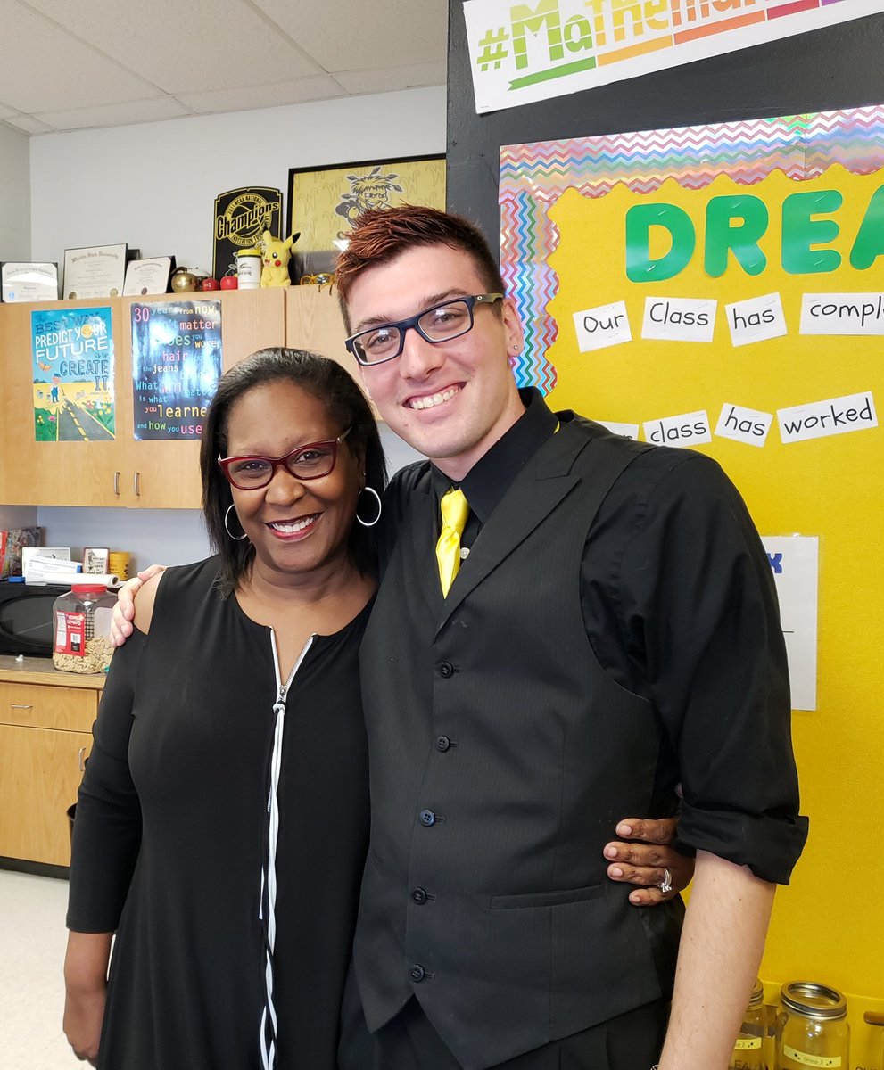 RCastleberry259's tweet image. We had a surprise vist from @AThompson259 and @MIngenthron today to celebrate our goal of 1000 @DreamBox_Learn lessons!! #wpsproud #WPSFutureReady #castleberryclassroom W8T21