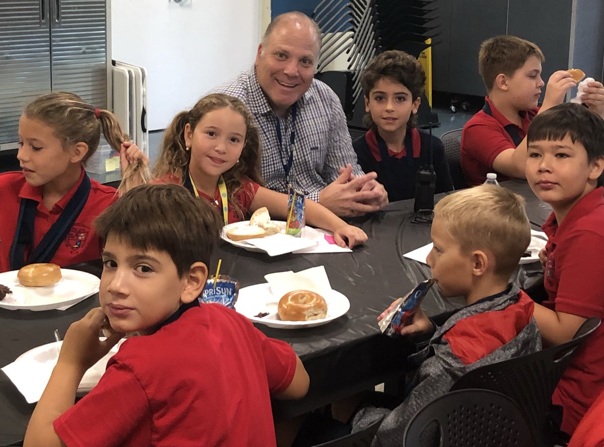 NSESIBK8's tweet photo. Celebrating our students’ success is crucial to push them towards even greater achievements! #GoSeahawks #MDCPSPostsPositive #MDCPSTeachersRock https://t.co/LFIQvjHKAr