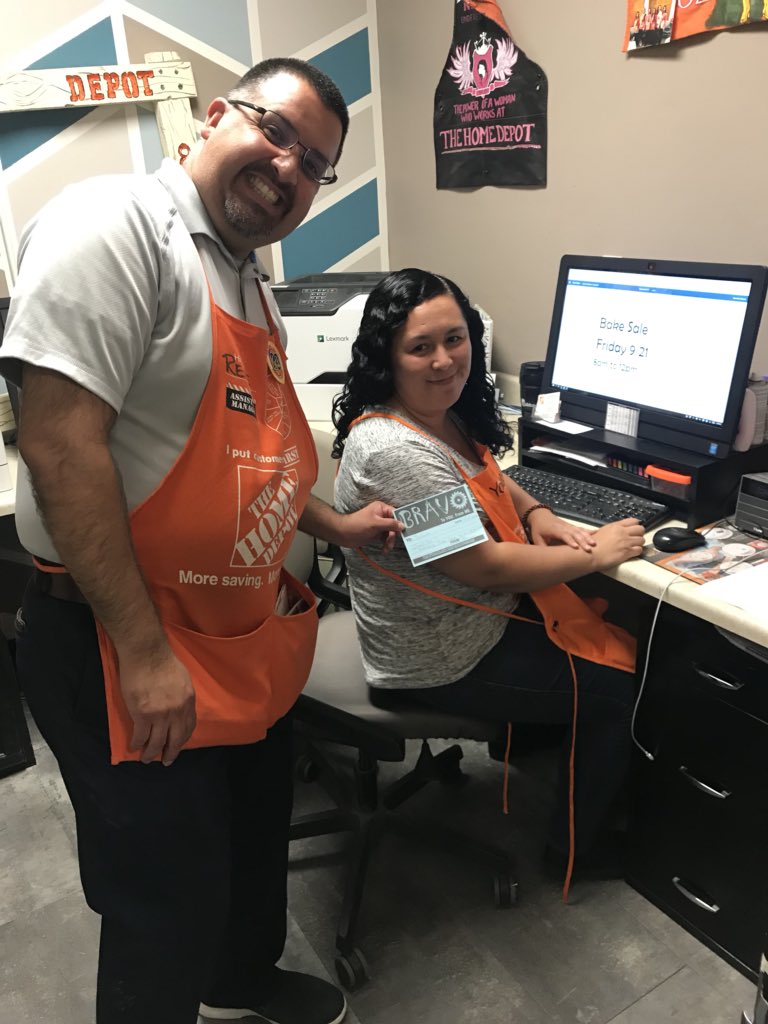 Rene ASM giving a bravo award to yolanda ASDS for approved Team Depot Grant! #greatjob #8523 #teamdepot