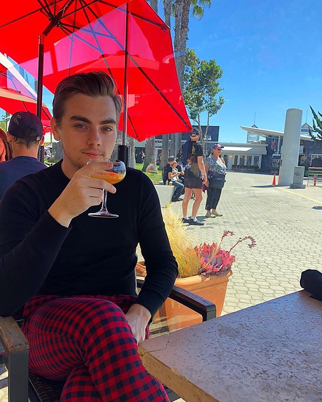 A cocktail on the patio is an excellent idea. Especially on a day like today 😎
.
📷: <a href="/davesaves_/">Dave Law</a>