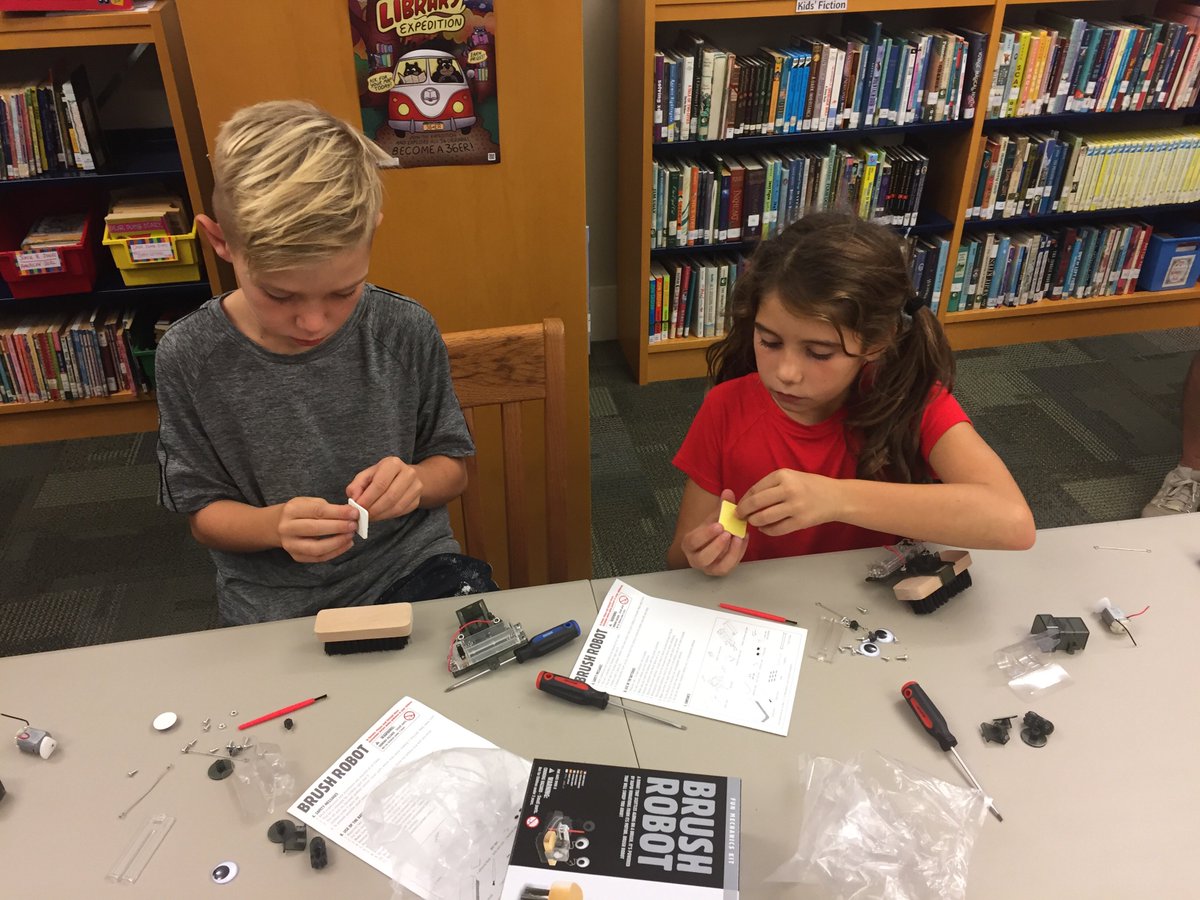 WTVLTPubLibrary's tweet image. Robots are awesome! Thanks SUMAC for the great Third Thursday Science Cafe! #steam #stem #techliteracy