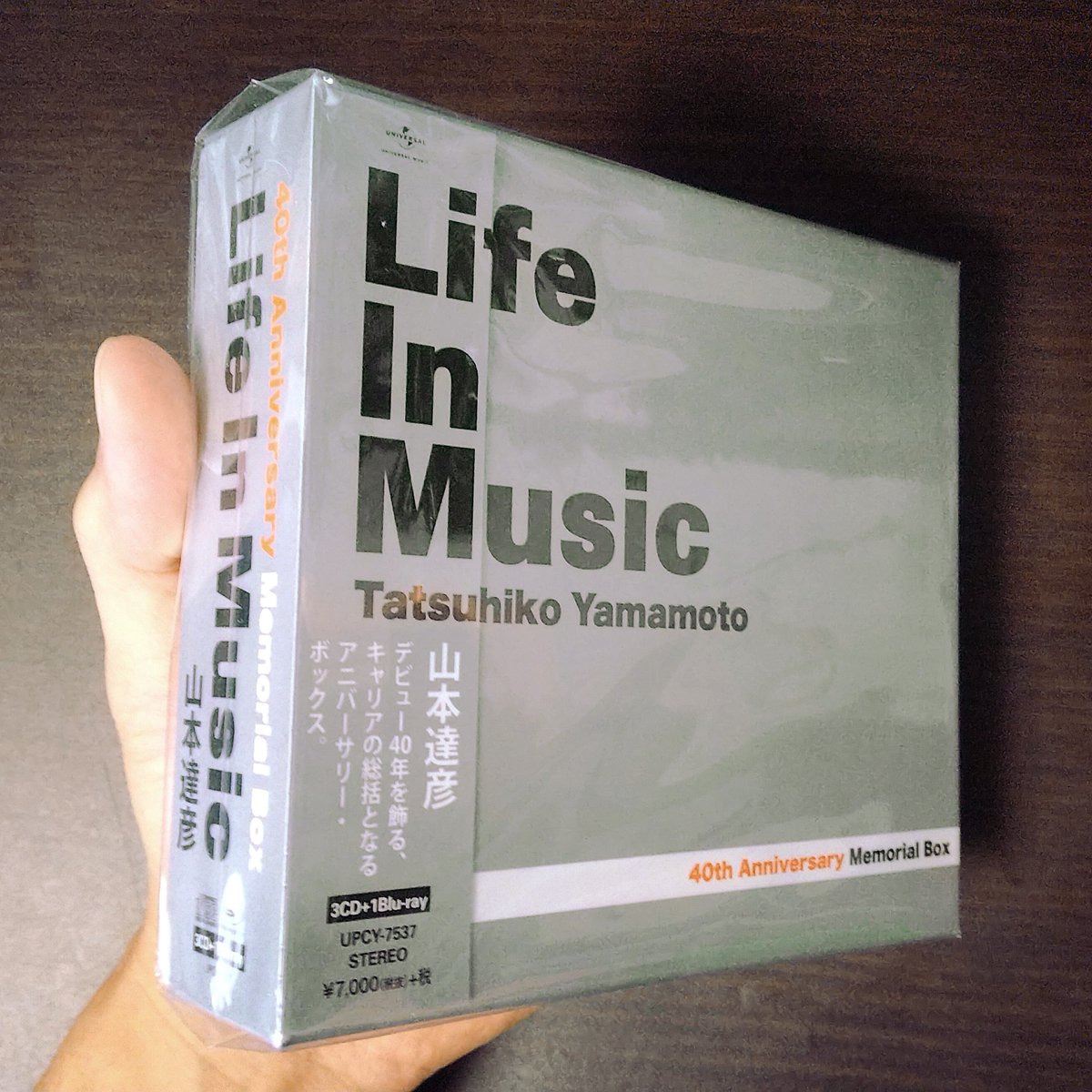 naggy_pop78's tweet photo. 分厚い...!!
40周年という重み。
そして、この中に自分もいる喜び。
しばらく眺めるとしよう。
#山本達彦
#40thAnniversary
#MemorialBox
#LifeInMusic https://t.co/hAk8lWP0iL