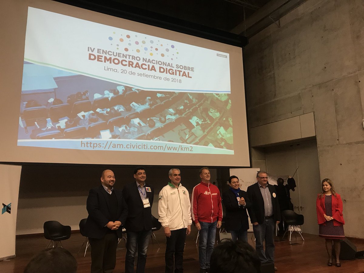 socialmeetclub's tweet photo. Felicitaciones a los 6 candidatos a la Alcaldía de Lima que SI FUERON al IV Encuentro Nacional #DemocraciaDigital :
@DitelColumbus 
@mikausape 
@ManuelVelardeD 
@JorgeMunozAP 
@kikeocrospoma 
@GGG_pe   
Es un gesto de RESPETO y VALOR a los electores que fuimos a #ENDD18 @ddintorg https://t.co/tQvK5o3a5y