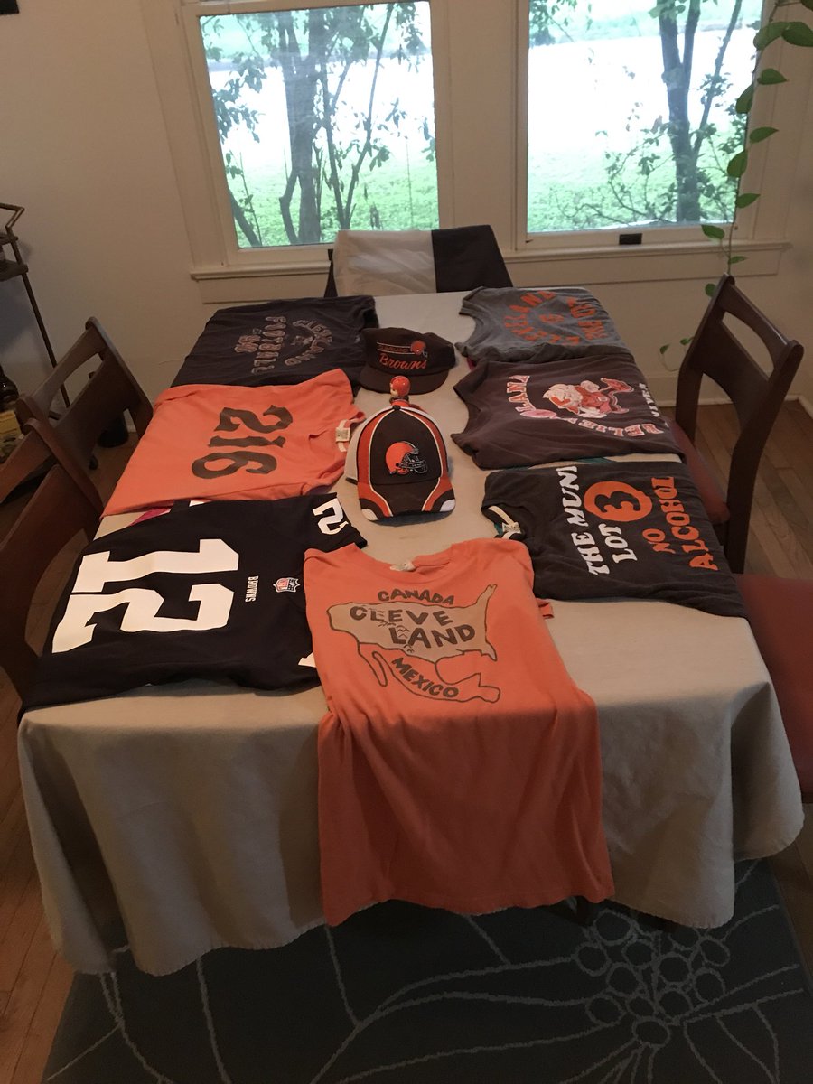 mrbutler629's tweet photo. 1st @Browns victory in 635 days!!! I was at the last one. This time, I brought a bunch of buddies in TX together to become browns fans for the night. We did it!! #woofwoofwoof #CLE #openthefridges https://t.co/oJVsfYtuJE