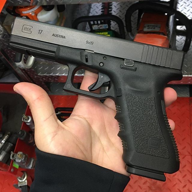 WorldPawn's tweet photo. Glocks.... we got ‘em. #glock #glock17 #glock19 #glock21 #glockMOS #firearms #guns #pistols #worldpawn #northbend #coosbay #oregon #oregoncoast #hwy101 https://t.co/64BWZfRVl2 https://t.co/8NUZZzsITh