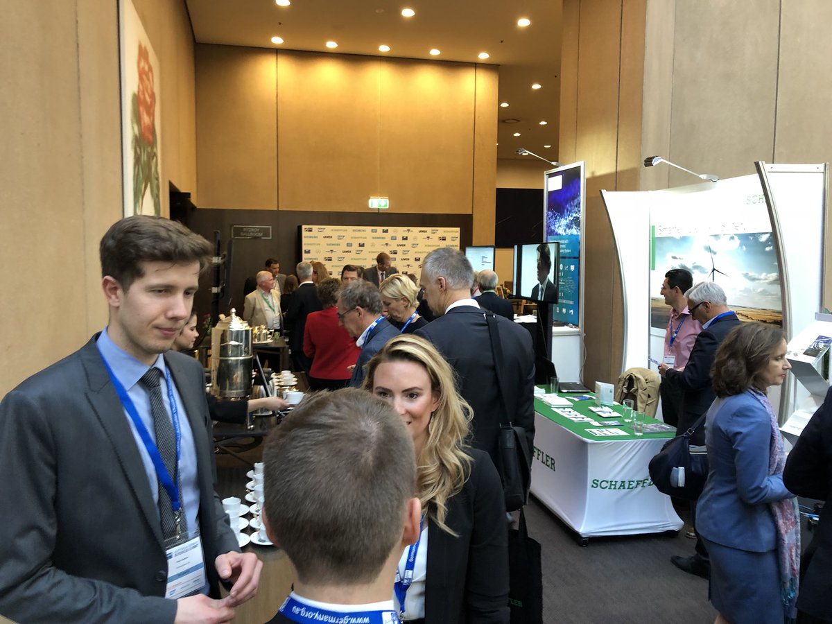 GermanChamberOz's tweet image. The networking doesn't stop here at #AGBS18!