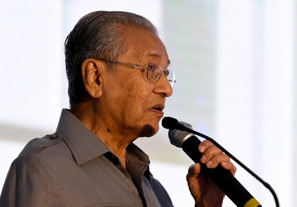 Bernama_Radio's tweet photo. Kita tidak boleh terima LGBT, kahwin sejenis dan institusi keluarga kekal - PM @chedetofficial https://t.co/v54zDKVcQT