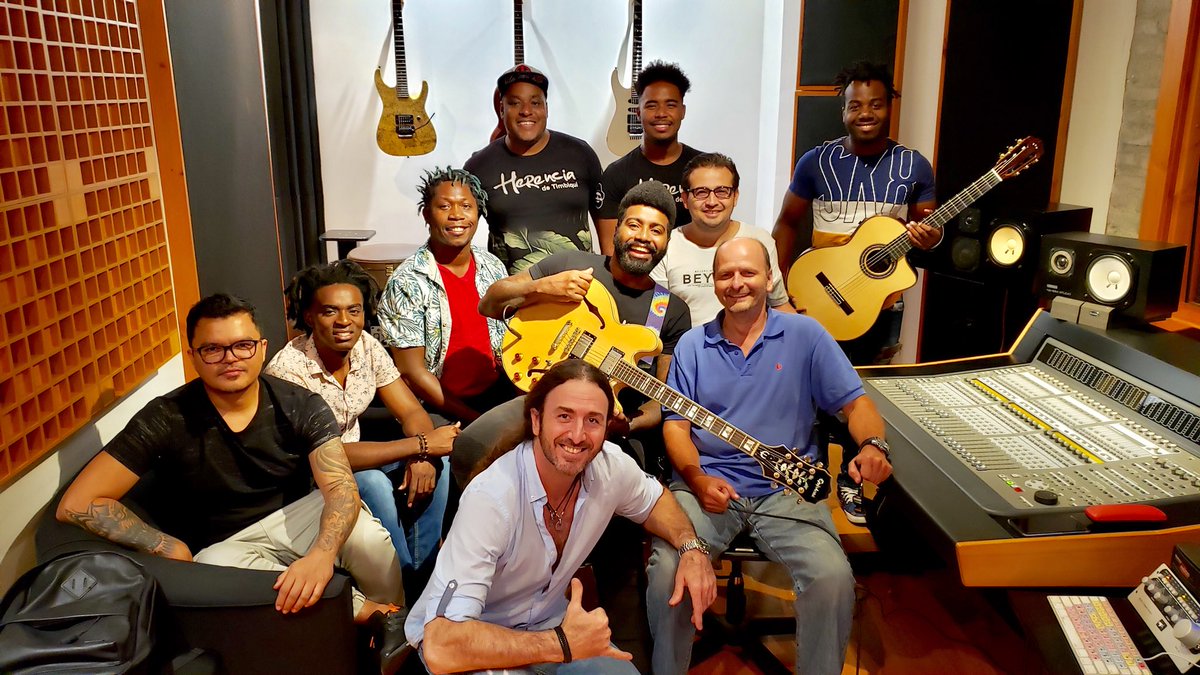 Grabando lo nuevo de <a href="/Herenciagrupo/">Herencia de Timbiqui</a>