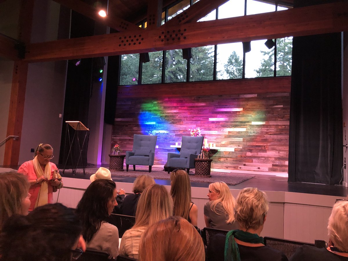 sueludwig's tweet photo. Truly magic. And just the beginning. #bravemagic #1440 @GilbertLiz @CherylStrayed https://t.co/n620lQQWYx