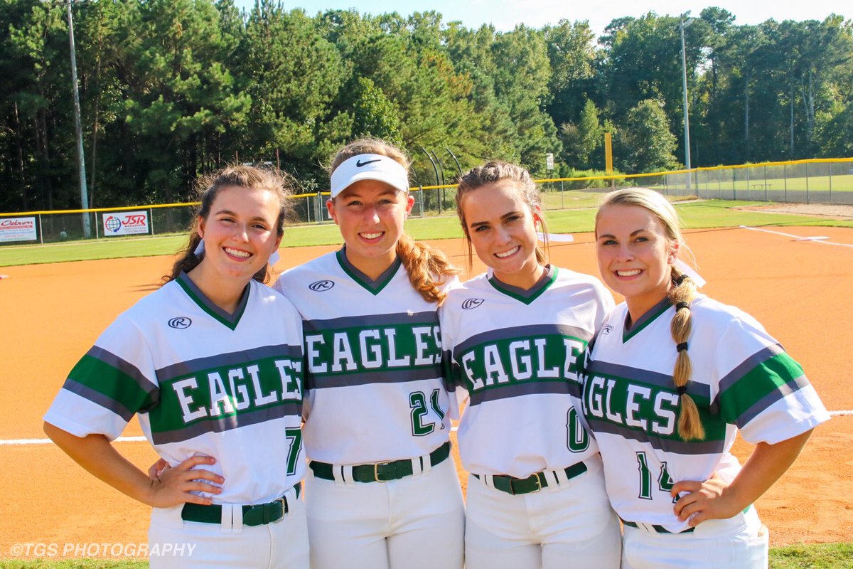 softballeagles's tweet photo. SENIOR NIGHT at EHS!! Very proud of these young ladies and the hard work they put into our program the past 4 years! https://t.co/SGfjUGPZhV