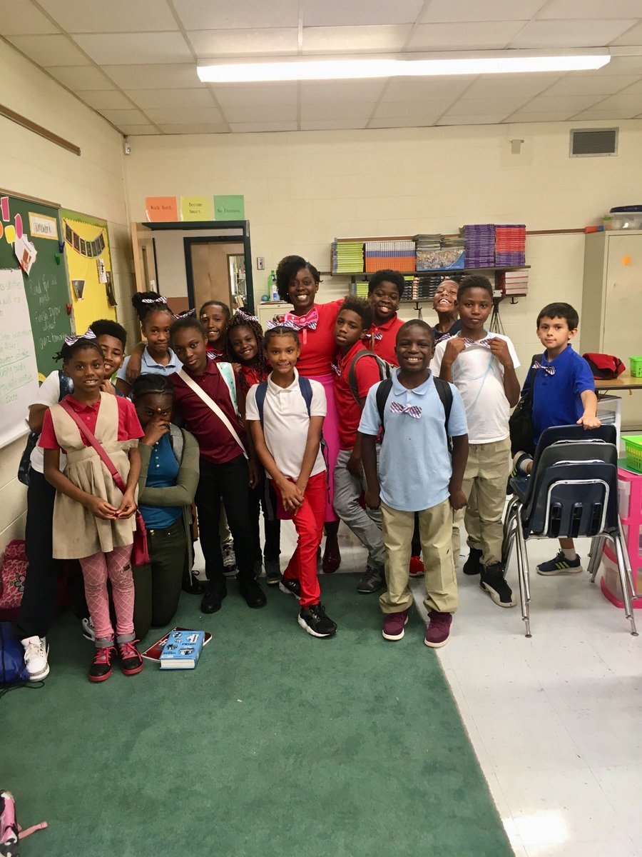 newsome_es's tweet photo. Enjoyed my 1st Bow Tie Thursday...Ms. Schmitt’s 5th graders provided a complimentary bow so I could match their class #navigatorsrock #commitmentisnotaphase #5thgradersrock https://t.co/kBYdjN8Dup