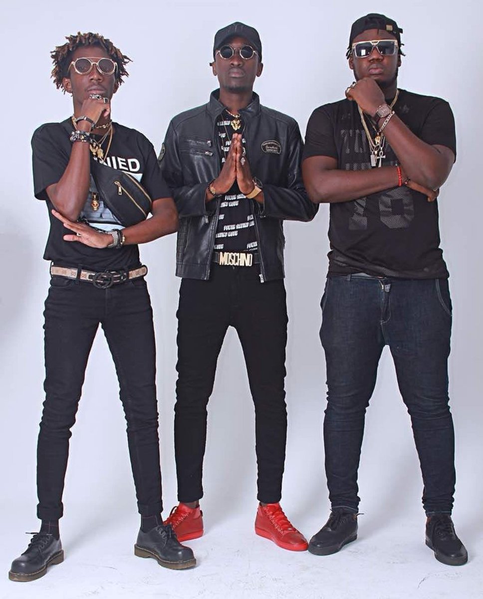 ori_rap's tweet photo. Félicitations à @Kozak13_ , @Tvmsir et @welovenafasi , desormais artistes de Universal Music Africa @U_M_Africa 🔥🔥🔥
Grosse force pour la suite💪🏿
Un mot pour eux svp.
Cc @LeNouveauKent https://t.co/i8lGqsFh7L