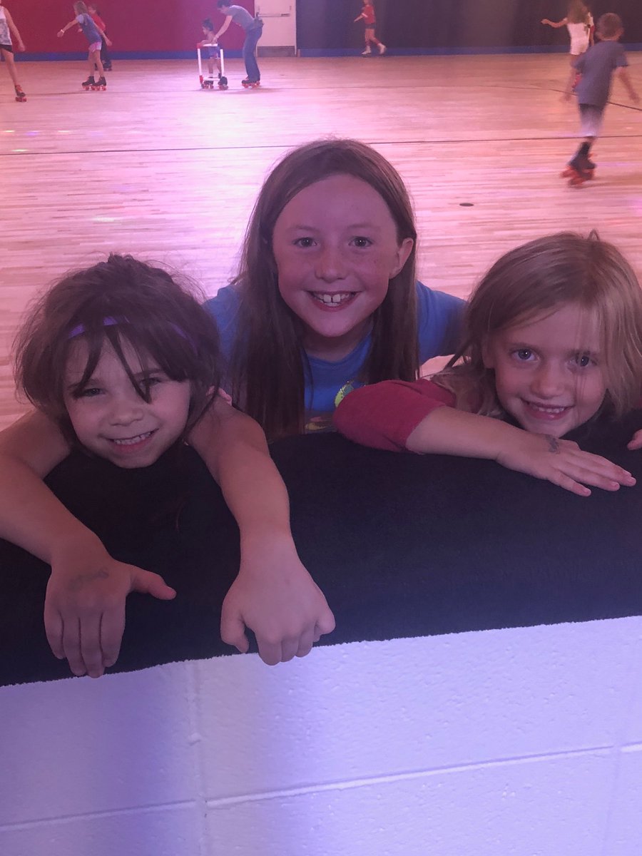 steph_lynn25's tweet photo. Lots of Broughmies at Skate City tonight! #funtimes https://t.co/d04dbzHXoi