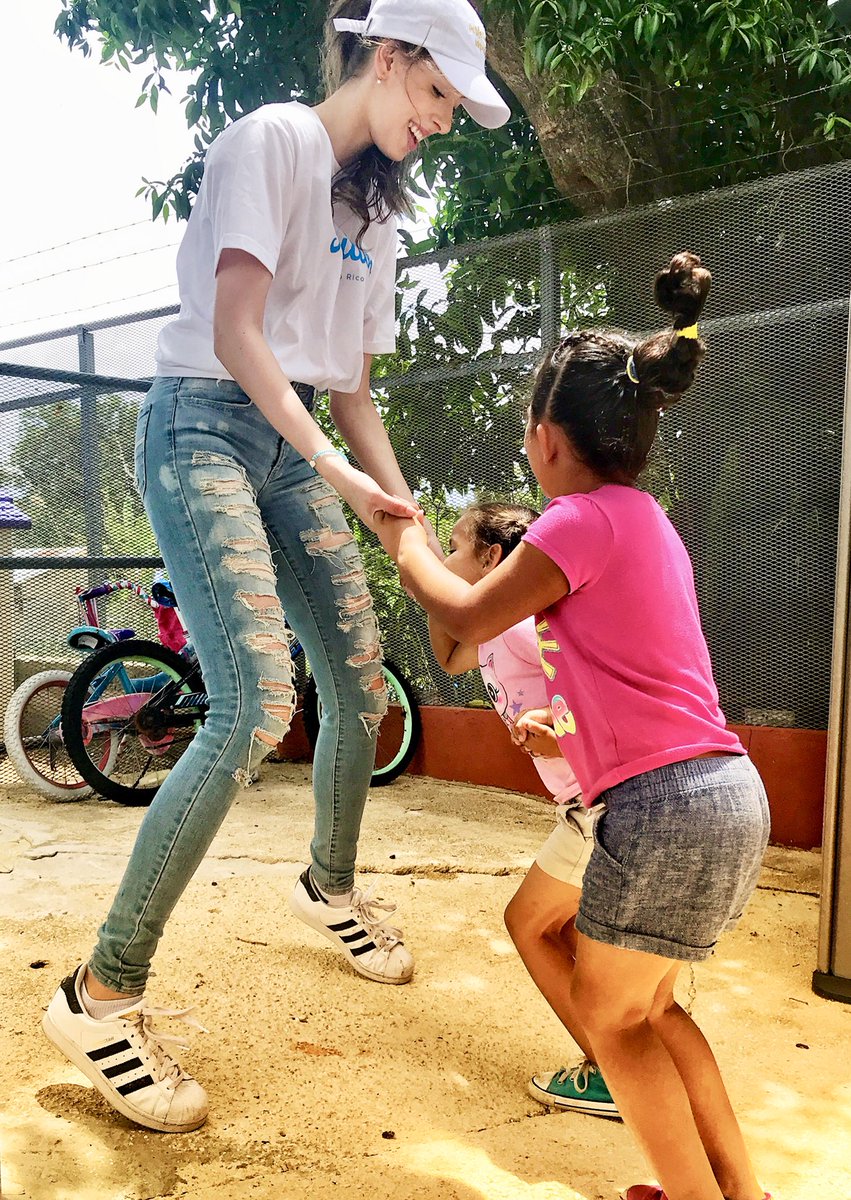 mayorgalu's tweet photo. @IslandCorps joins @muniversepr @DeniseQuinones9 sending lucky 💐flowers to all participating ladies &amp; love to our collegiate #volunteer #DaniellaRodriguez #MissAguada for dedicating time to help the smallest people in our #island community.  Proud of you @daniellar1!
💛💖✨👑 https://t.co/v2l2XfrHzo