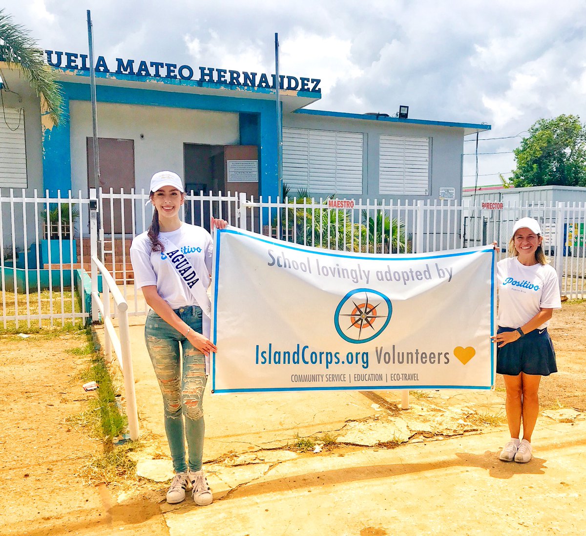 mayorgalu's tweet photo. @IslandCorps joins @muniversepr @DeniseQuinones9 sending lucky 💐flowers to all participating ladies &amp; love to our collegiate #volunteer #DaniellaRodriguez #MissAguada for dedicating time to help the smallest people in our #island community.  Proud of you @daniellar1!
💛💖✨👑 https://t.co/v2l2XfrHzo
