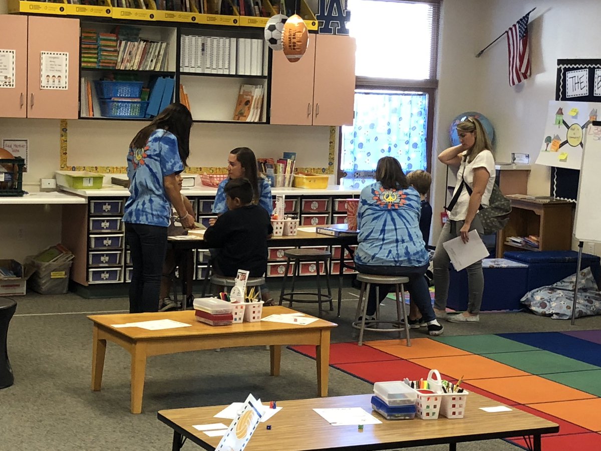 dixie_sun's tweet photo. Literacy Night @dixie_sun Karaoke and pizza. Parents learn how to read with their students. #karaoke #readingrocks https://t.co/DflMbIHIlG
