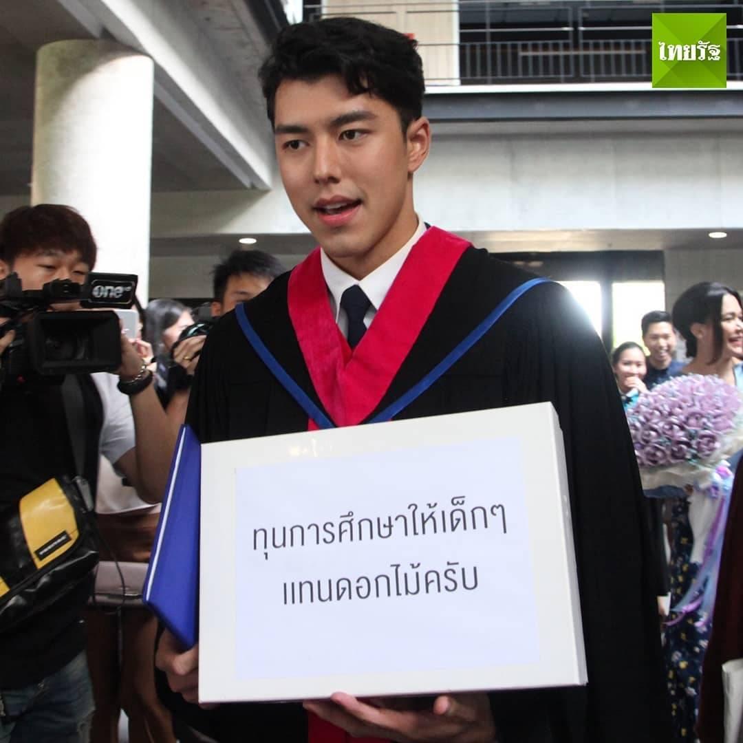 ssmung's tweet photo. ใจดีจังคับ🎓💐จบแล้วยังทำ CSR🗓️เพื่อหารายได้ช่วยน้องๆ ที่ด้อยโอกาส🎉โฮ้ยย..ไม่รักได้งัยเนี่ยะ❤️เอาใจเพ่ไปหมดแว้วน๊า #เรารักนาย #ทุกอย่างที่เป็นนาย @mumu_pimpaka #naphat #9naphatfanclub #teamnine #9naphat #ทีมแม่หมู #pimpaka #nineframe Cr.📸 Thanks all the pictures∩_∩💙 https://t.co/yQ4Bog6Tc1