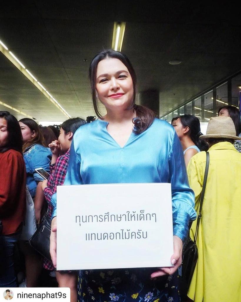 ssmung's tweet photo. ใจดีจังคับ🎓💐จบแล้วยังทำ CSR🗓️เพื่อหารายได้ช่วยน้องๆ ที่ด้อยโอกาส🎉โฮ้ยย..ไม่รักได้งัยเนี่ยะ❤️เอาใจเพ่ไปหมดแว้วน๊า #เรารักนาย #ทุกอย่างที่เป็นนาย @mumu_pimpaka #naphat #9naphatfanclub #teamnine #9naphat #ทีมแม่หมู #pimpaka #nineframe Cr.📸 Thanks all the pictures∩_∩💙 https://t.co/yQ4Bog6Tc1