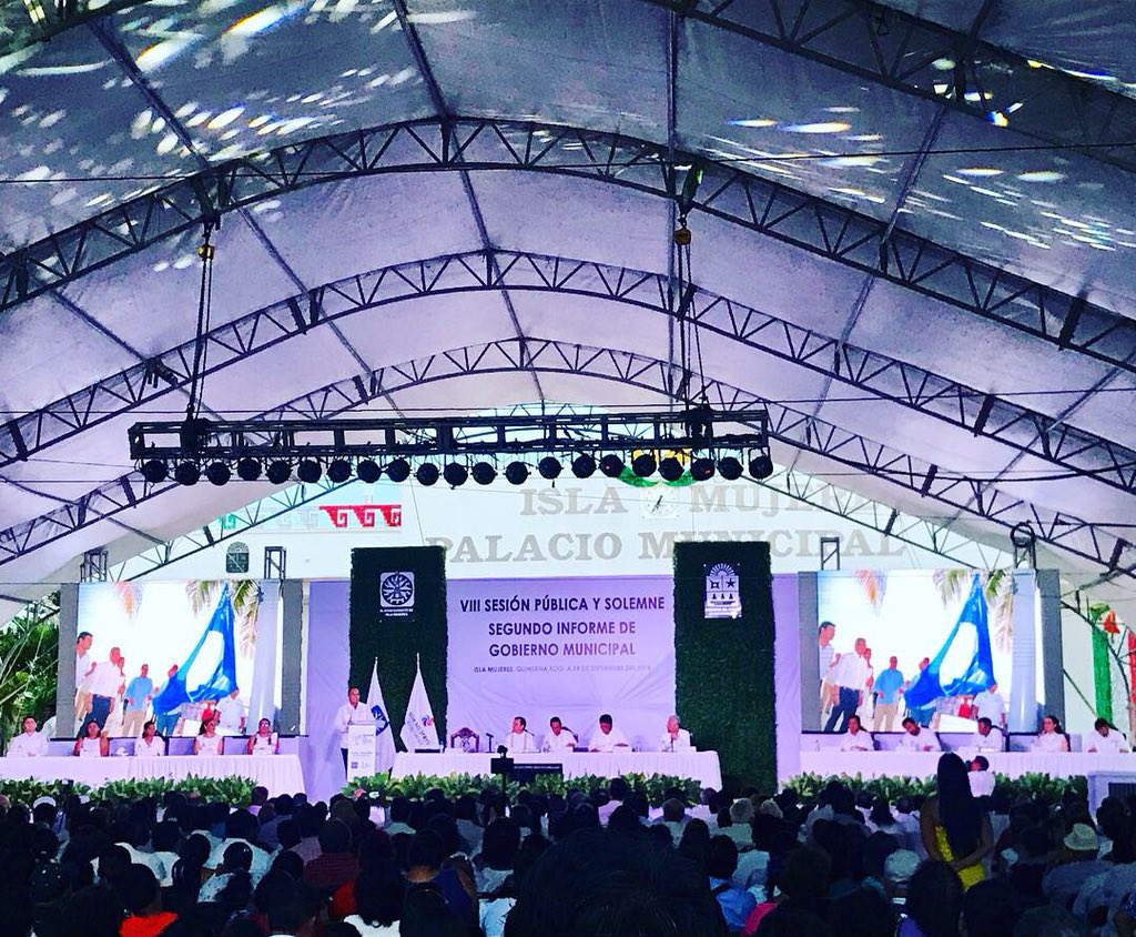 VolunQuest's tweet photo. Las maestras de VolunQuest en el Informe de Gobierno Municipal. Gracias por su apoyo continuo @juancarrillo58 🇲🇽 https://t.co/LctN9gPszC