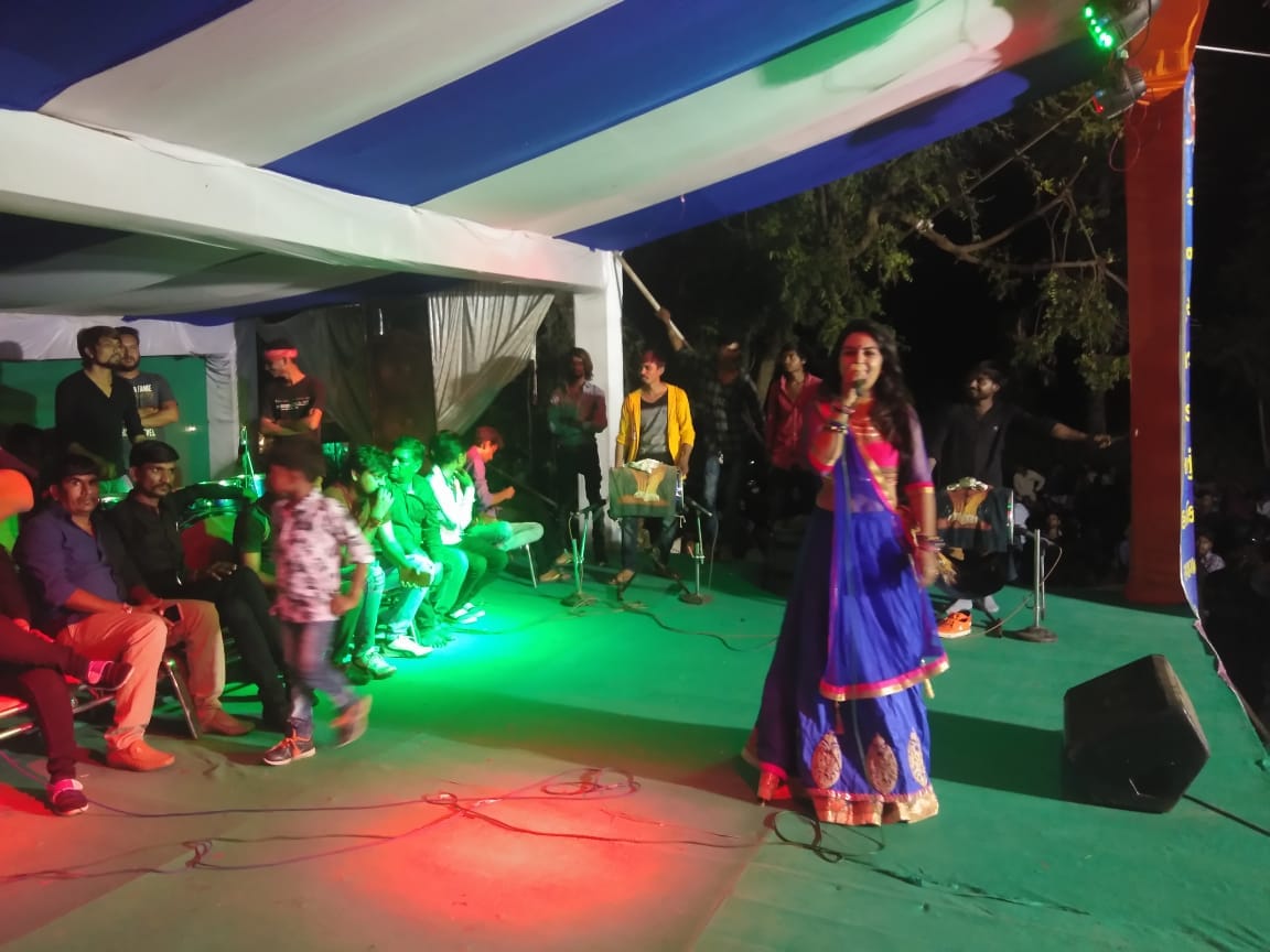 IDivyaChaudhary's tweet photo. #Last_Night #Live_Program In #At_Kheralu
Date:- 20/09/2018
#DivyaChaudhary_MuzicialGroup_Meshana
#AmbajiKemp_Kheralu
:- Mitul Chaudhary :- +917874461599
#JayAmbe #JayArbuda https://t.co/YkFpjMLWbf