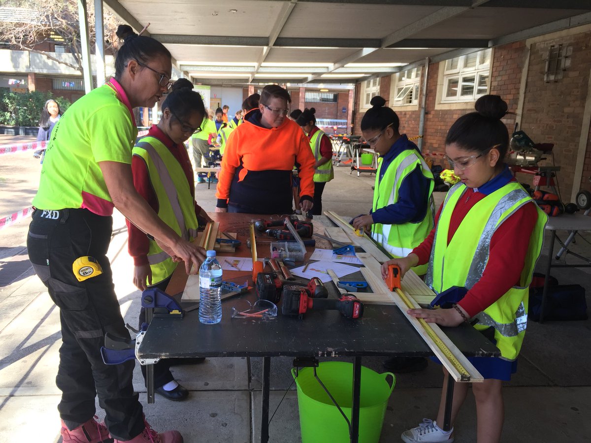 SammieBawden's tweet image. Preparing our tool caddies with Liverpool PS @LiverpoolGirlsH @linktradeswomen @NSWEducation @Ian_Tapuska #transition #communityofschools