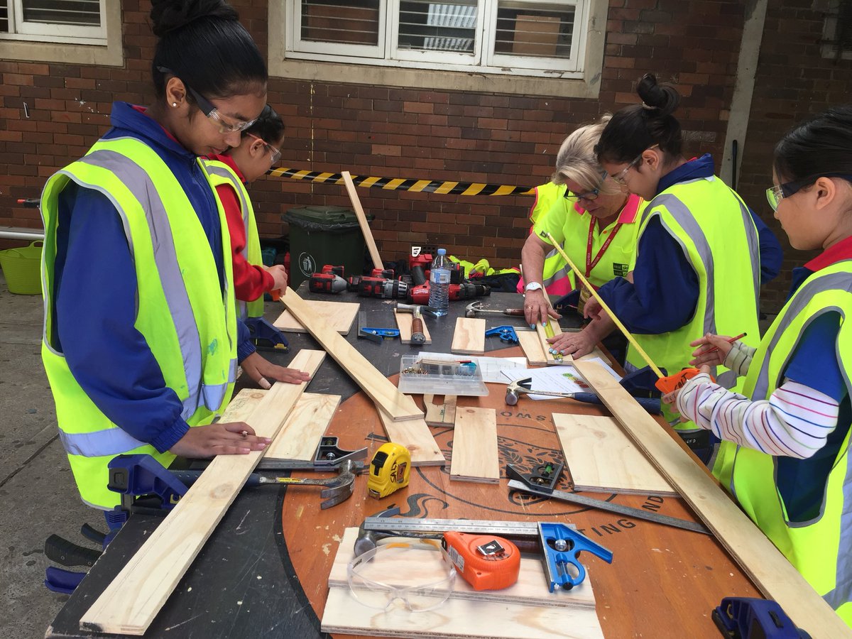 SammieBawden's tweet image. Preparing our tool caddies with Liverpool PS @LiverpoolGirlsH @linktradeswomen @NSWEducation @Ian_Tapuska #transition #communityofschools