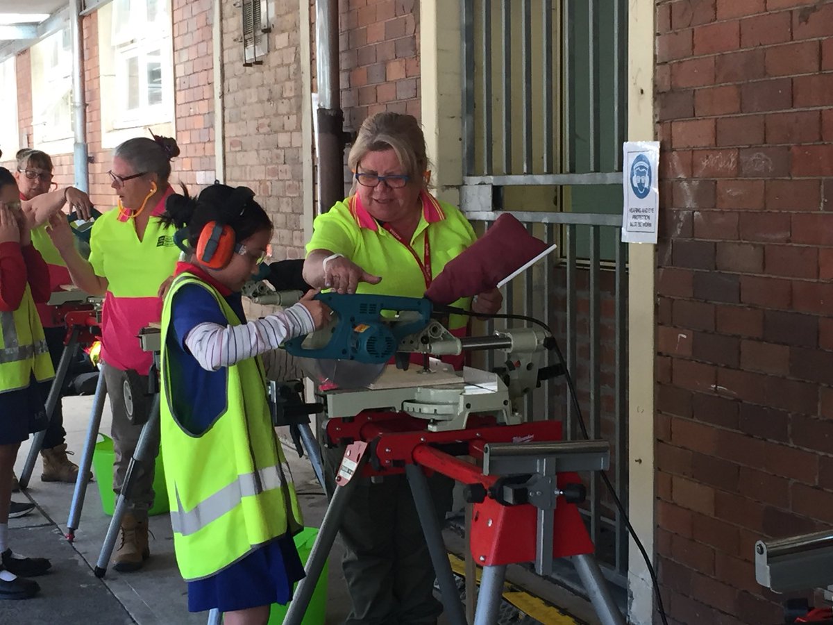 SammieBawden's tweet image. Preparing our tool caddies with Liverpool PS @LiverpoolGirlsH @linktradeswomen @NSWEducation @Ian_Tapuska #transition #communityofschools
