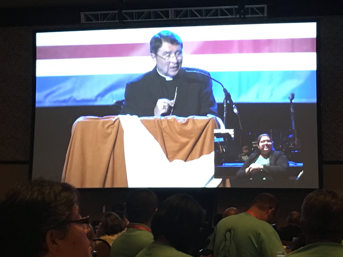 bishopgregkelly's tweet photo. V Encuentro first night with over 3000 delegates from every diocese in the US. Pope Francis addressed us by video. Arch Pierre, the papal nuncio spoke challenging us to be the church God wants us to be. https://t.co/8srH0buHpe