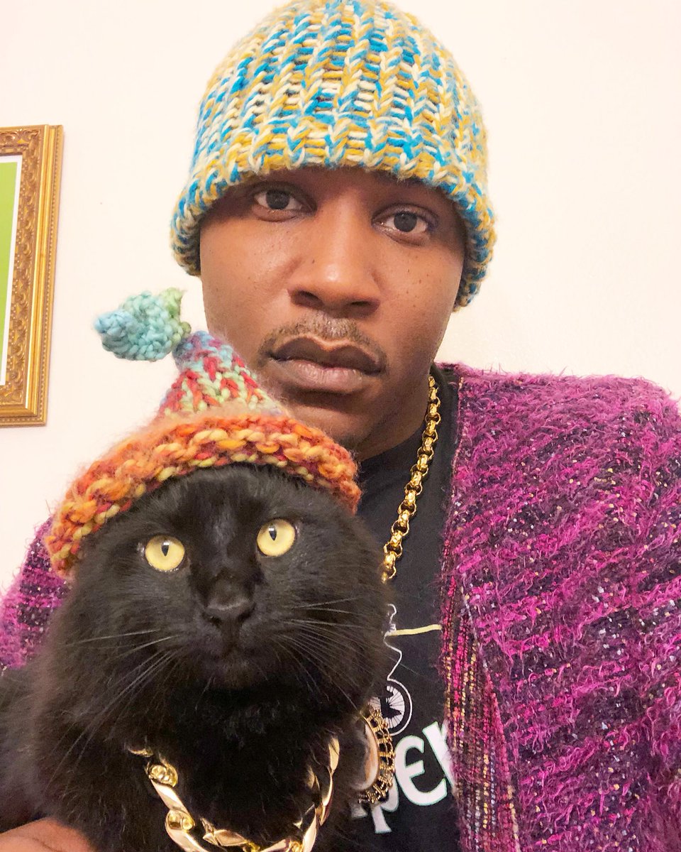 iammoshow's tweet image. Someone today told me they “wouldn’t adopt a black cat because they’re to plain, not good in photos and they’re bad luck”

ME:👇🏾🖕🏾🖤