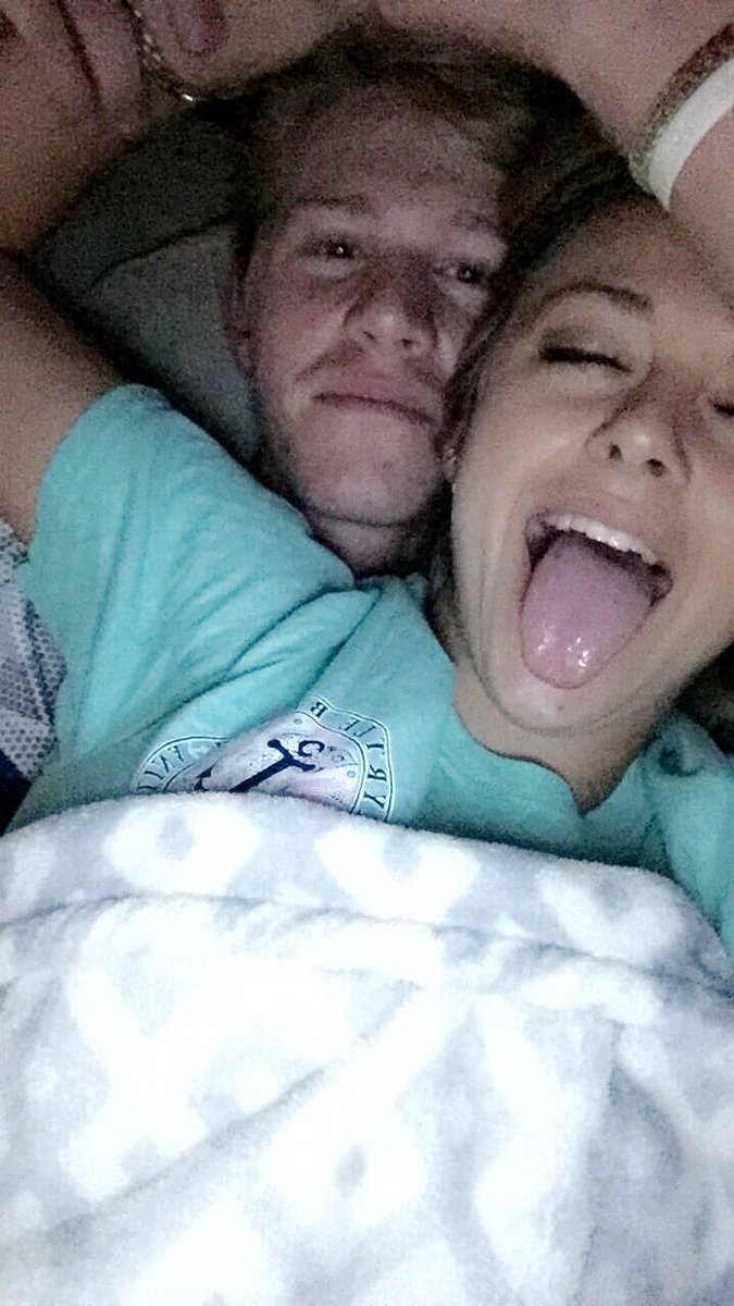 _GMILL_'s tweet photo. And then I met you ❤️❤️❤️ #TwitterlessHunter https://t.co/4ExasDjFmO