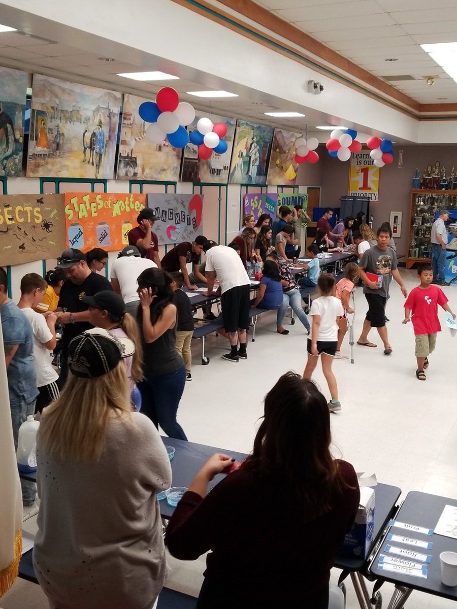 teacherkristi77's tweet photo. @ThornerThunder Thorner Science night is POPPIN!!!! No shame in our science game! #teambcsd #teamscience https://t.co/jYQiOGzs1d