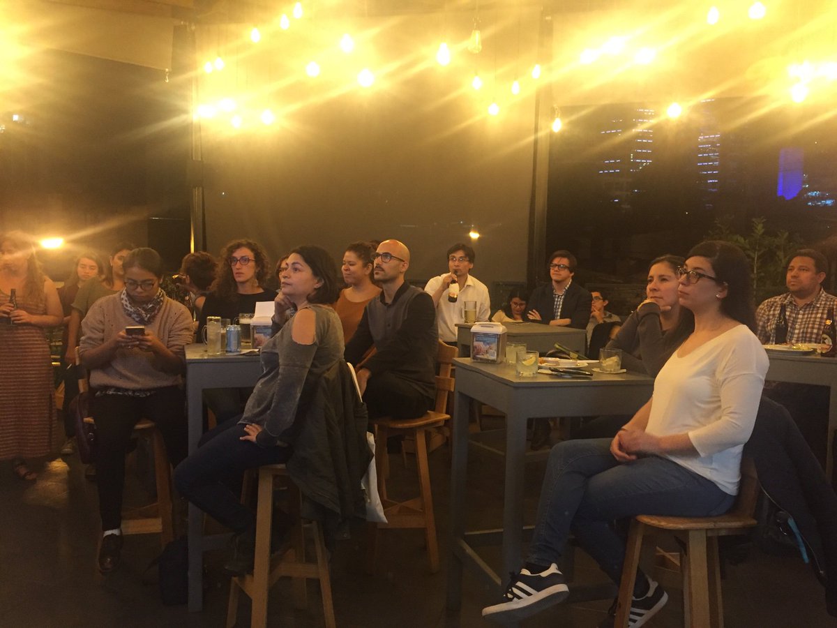 Celiaguilera's tweet photo. ¡Casa llena! Todo un éxito el regreso del #DatosYTragos de @EscuelaDeDatos. https://t.co/1yWP7dwD6U