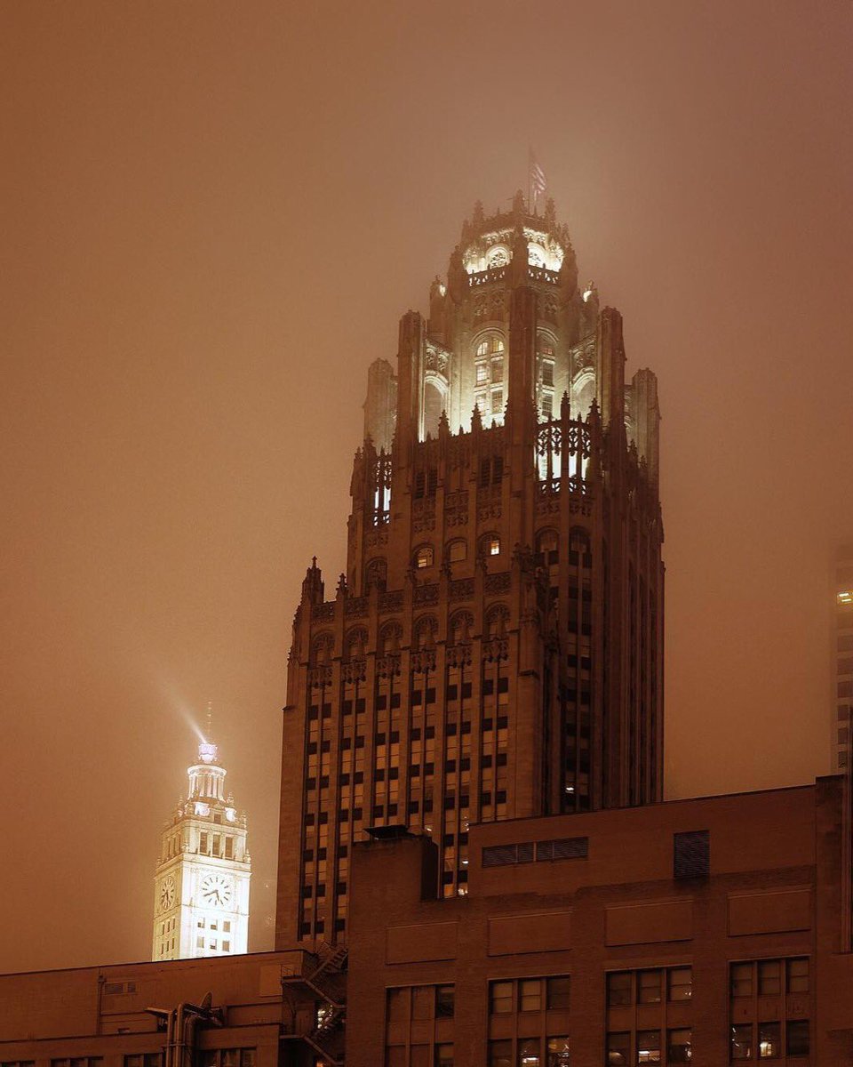 TheChiEye's tweet image. Photographer @aj_trela took over our Instagram this week! She inspired us to embrace Chicago’s weather. 🌈 Head to our page to check out her full takeover. #thechieye