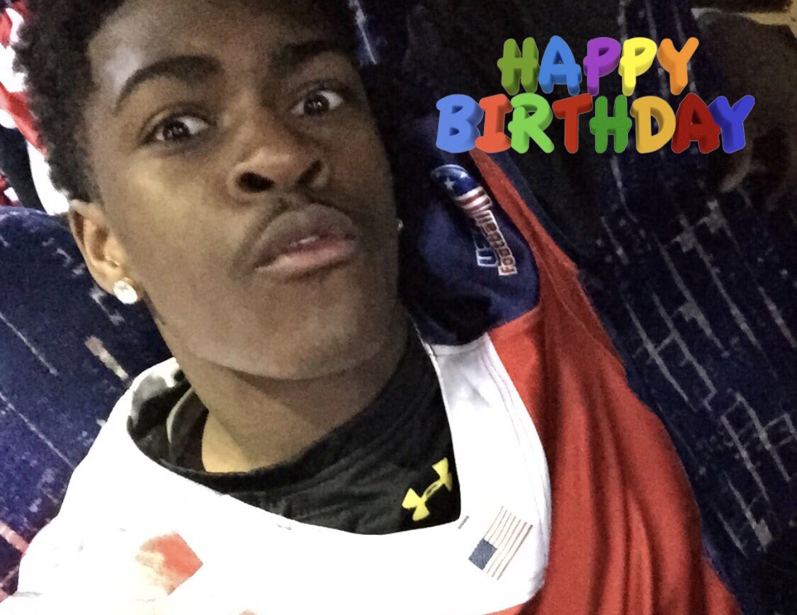 CoachAI's tweet photo. Happy BDay to one of my all-time favorites, @TrevonDiggs and yes I still have this selfie when you swiped my phone on the way to International Bowl 6.. #StarsEarned. @AlabamaFTBL has got a GREAT ONE !! https://t.co/CBVqwJCkpp
