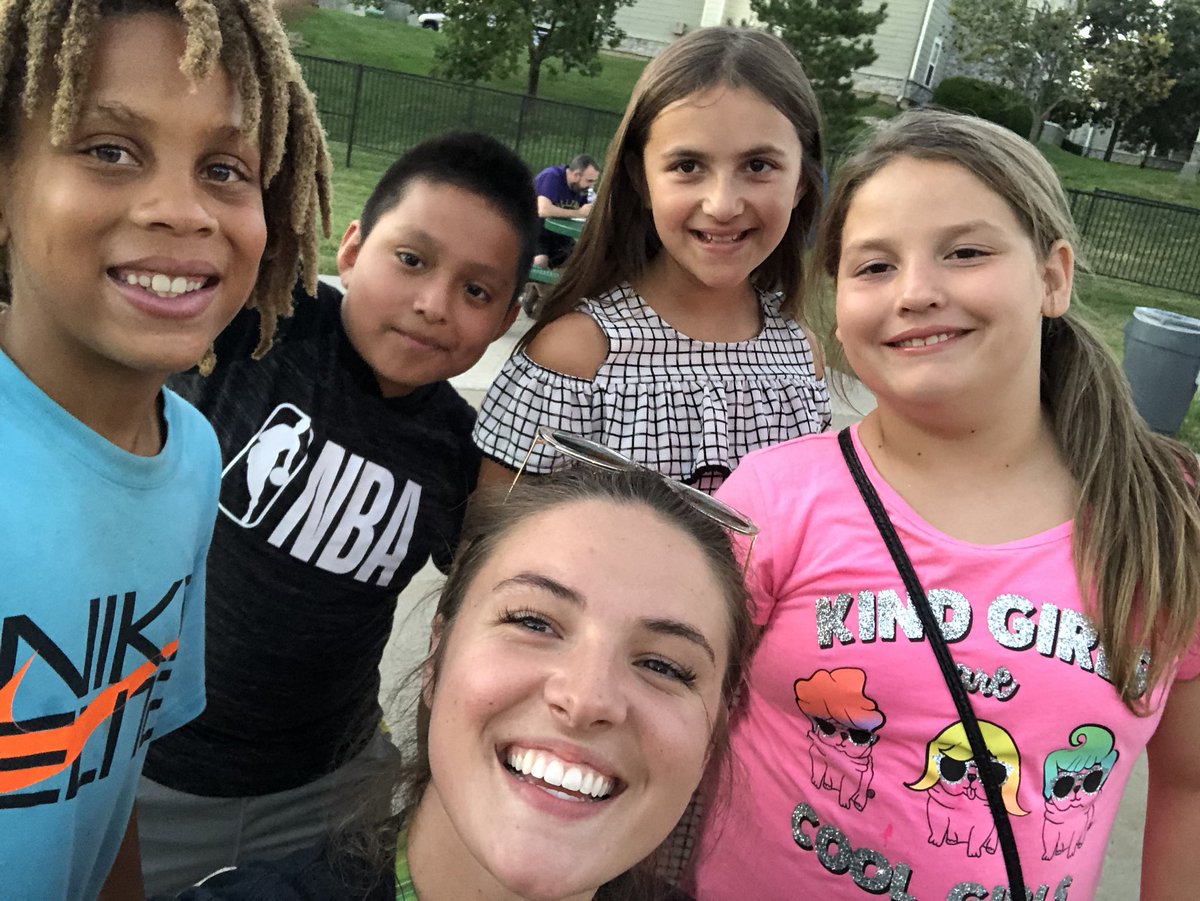 missbrockmeier's tweet photo. Such a great night with some amazing buffaloes and our community! Love spending time with some past Students 🙌🏻🙌🏻 #Comancherocks @Buffaloes_SMSD https://t.co/O80AD9SuRX