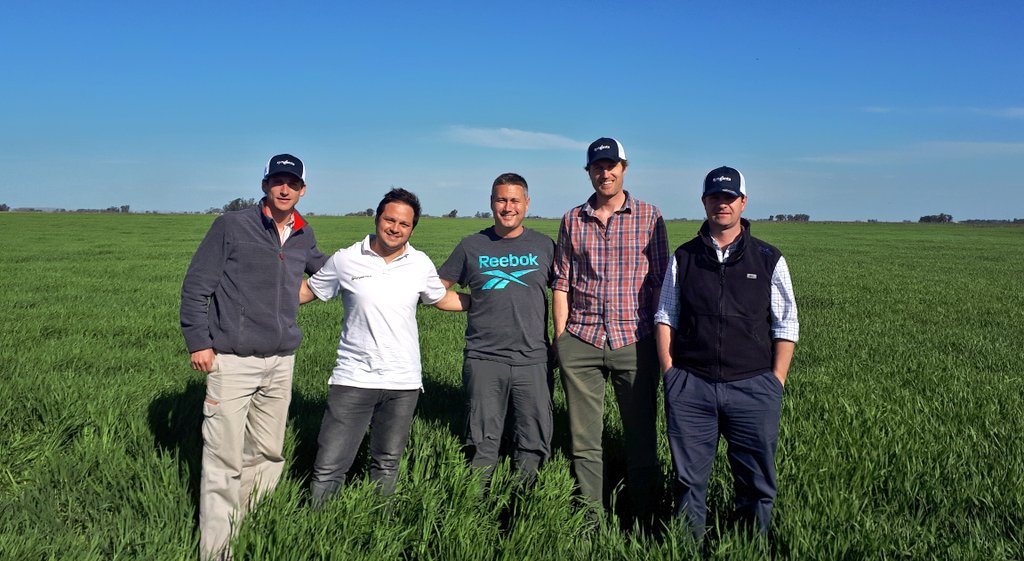 JuanpiCileiro's tweet photo. Hoy recorrimos lotes de #cebada y #trigo junto a #LaNegraSA . @Syngenta_ar #ReflectXtra #AmistarXtra #SyngentaCercaDelProductor https://t.co/SNGYmh2drn