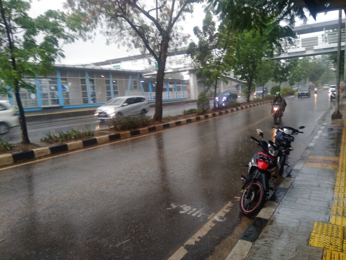 mokorayanew's tweet photo. Jakarta ... Pagi ini 🌧️🌦️🌨️ https://t.co/xcDtwYA5YT